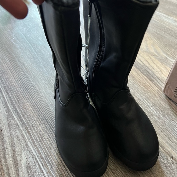 boots - Picture 3 of 5